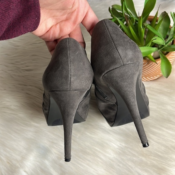 guess • side zip peep toe rouched bootie heels - Picture 6 of 13